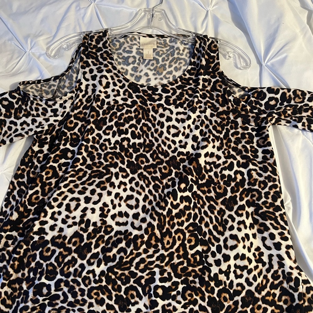 Chico’s 
Leopard 
Tunic
Size (1) medium 
Cold shoulder